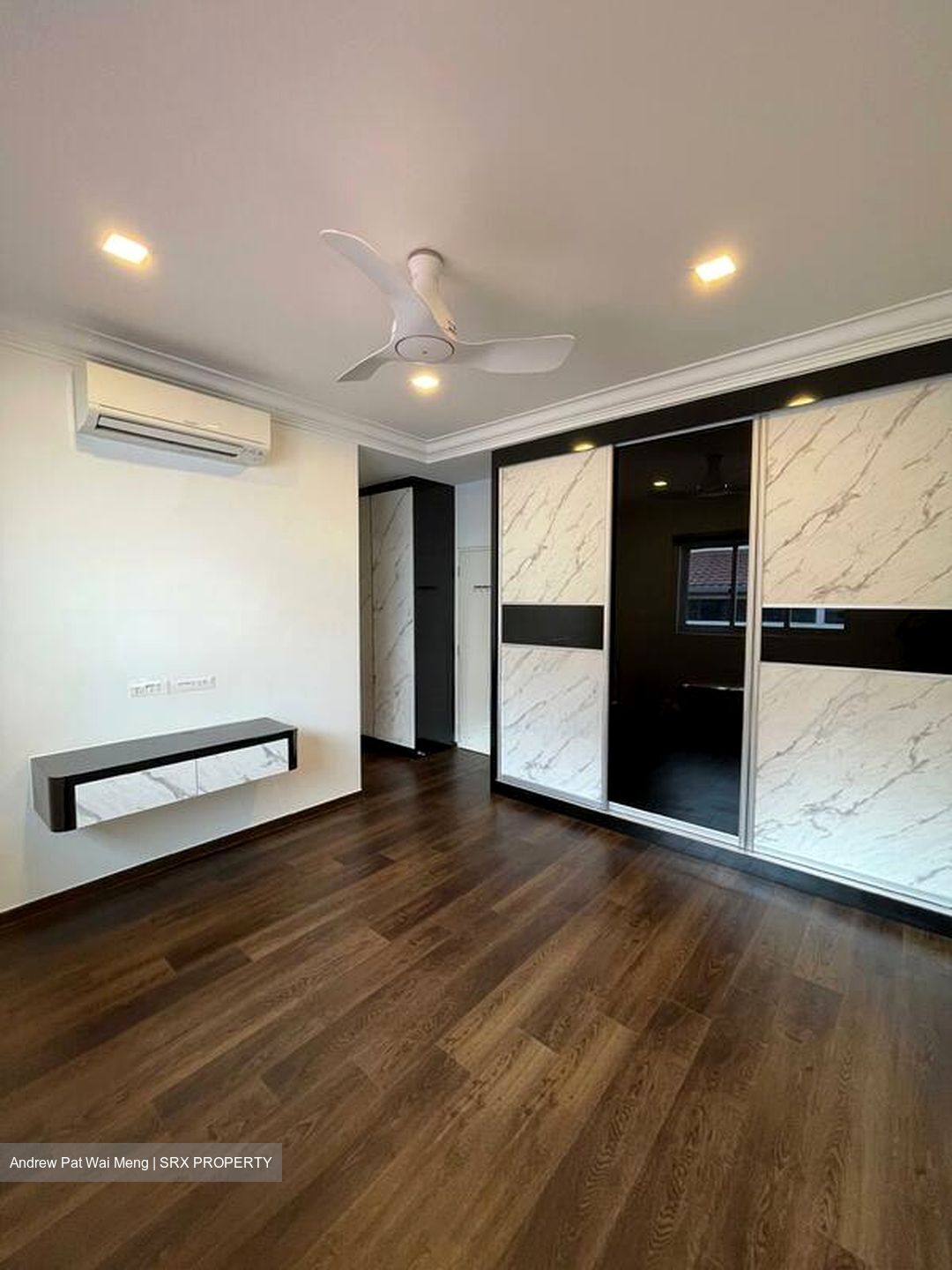 Kensington Park Drive (D19), Terrace #497864801